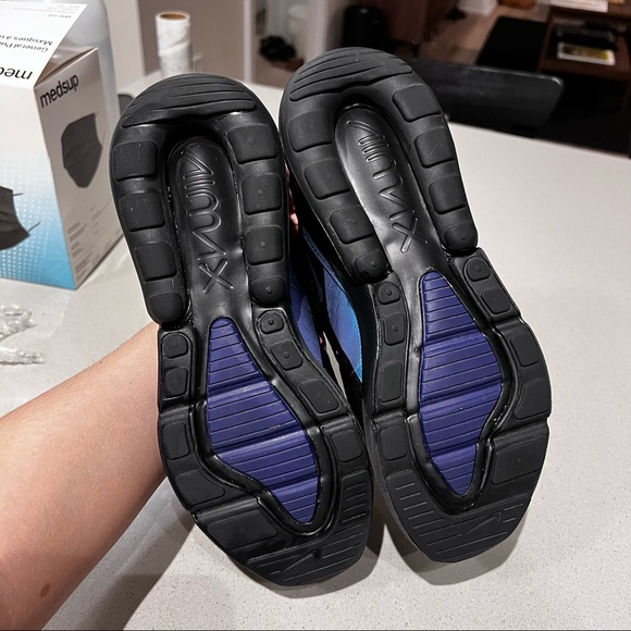 Nike Air Max 270 size 6W / 5Y - Picture 3 of 4